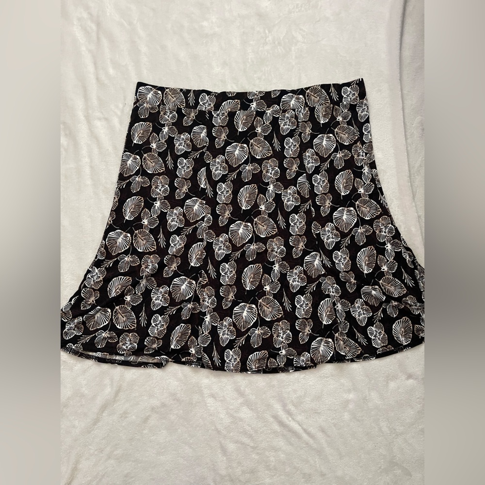 Sag Harbor Black and Cream Floral Skirt